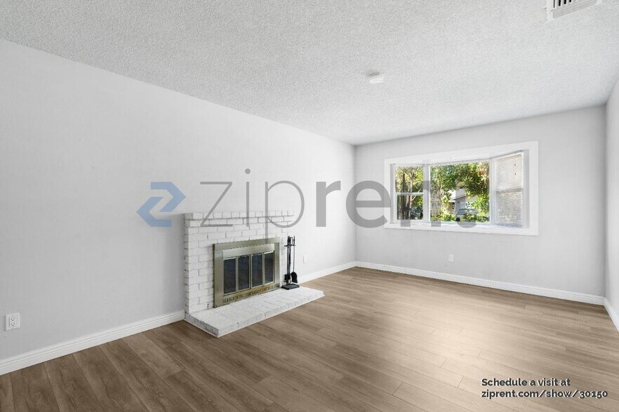 Building Photo - Unit