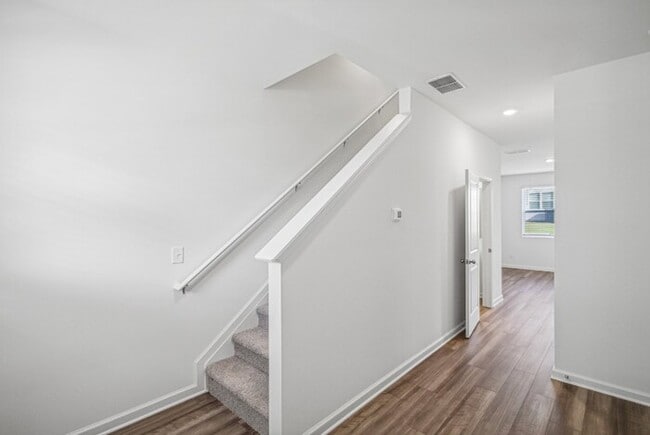 Building Photo - Fantastic 3bd/2.5ba home! Coming soon!