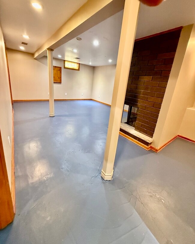 Building Photo - 723 Glendale Ave