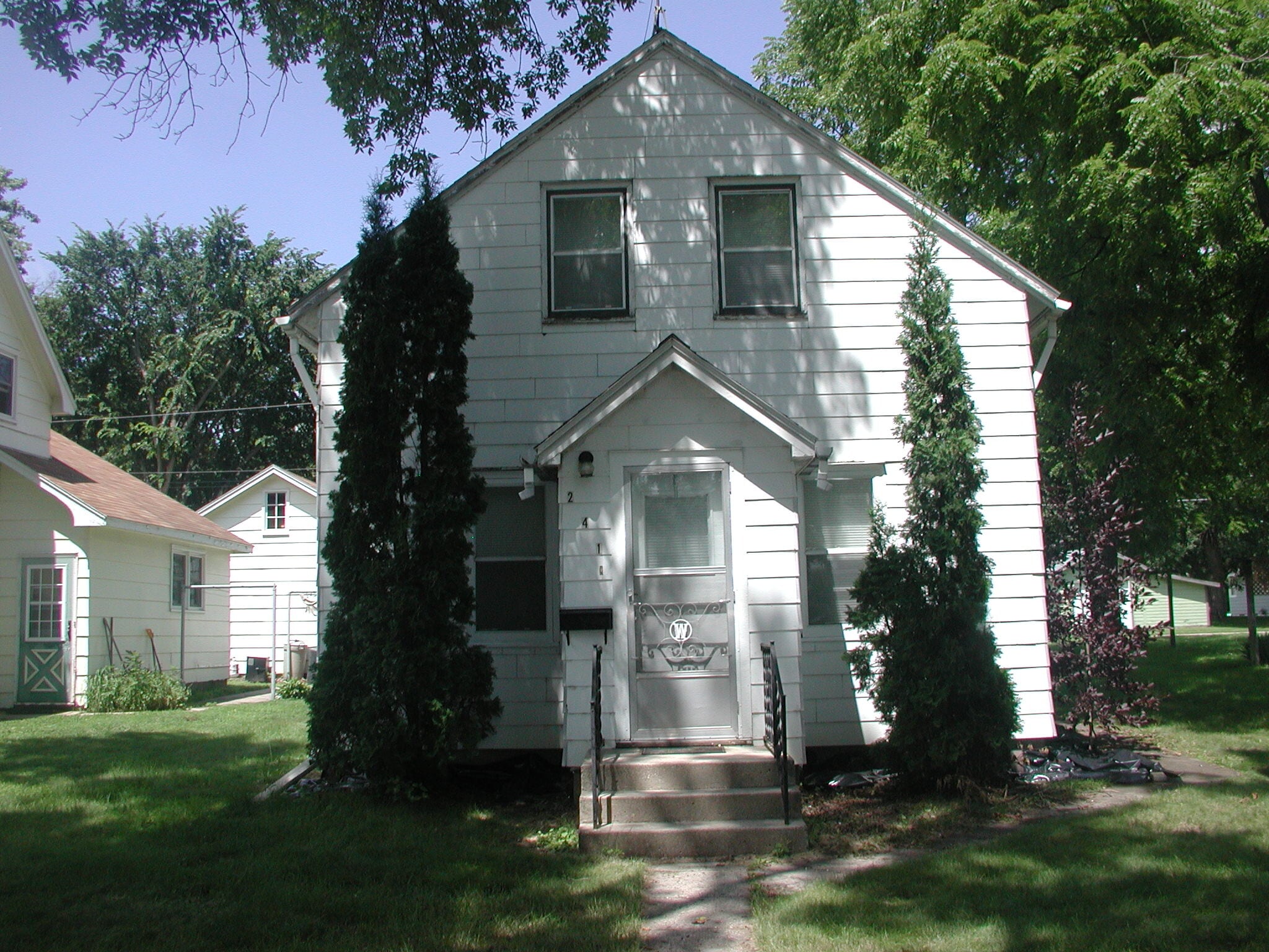 Building Photo - 241 E Ronning Ave