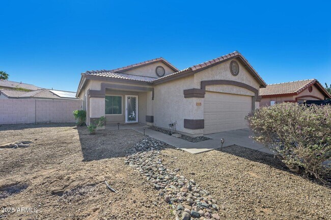 Building Photo - 15649 W Magnolia St