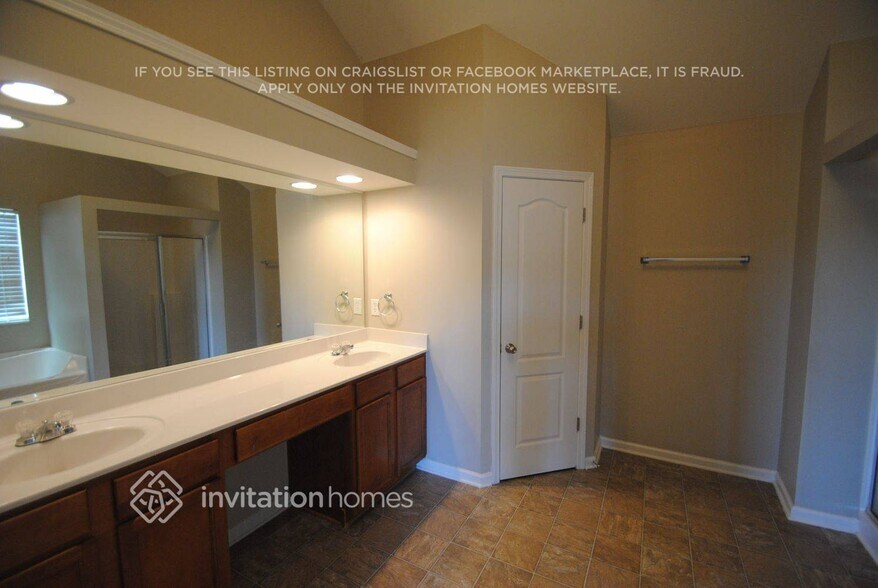 Building Photo - 4319 Rainer Dr