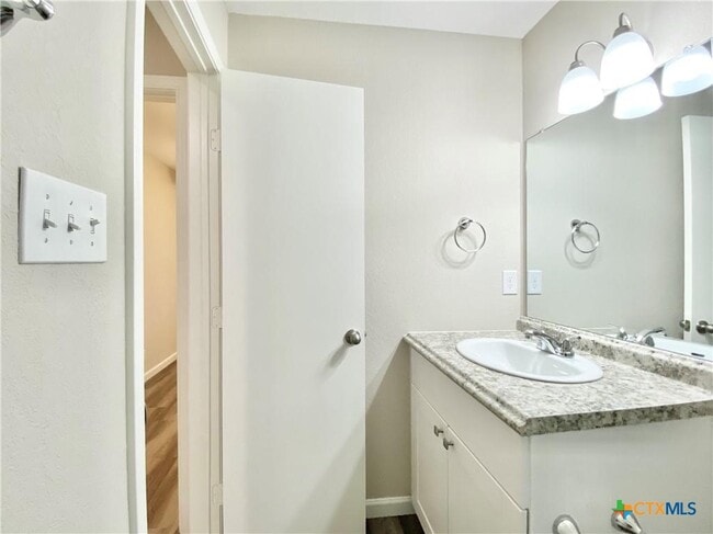 Building Photo - 2110 Blue Meadow Dr