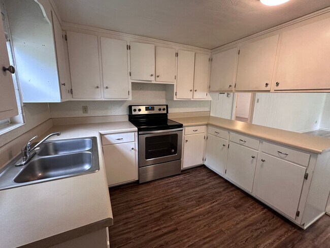 Building Photo - For Rent – $1,100/month | 2 Bed | 1 Bath
