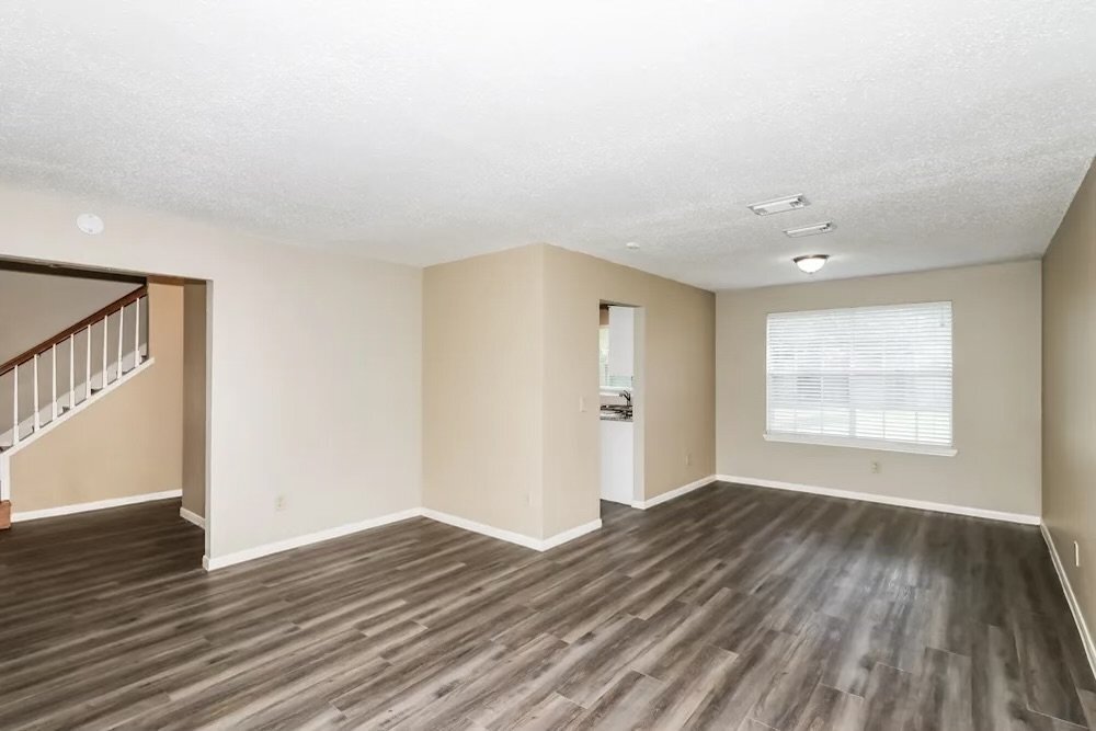 Building Photo - 16110 Sweetwater Creek Dr