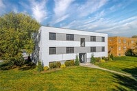 Building Photo - 21044 Southbend Cir