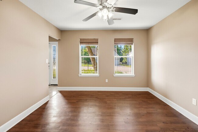 Building Photo - 401 S Village Cir