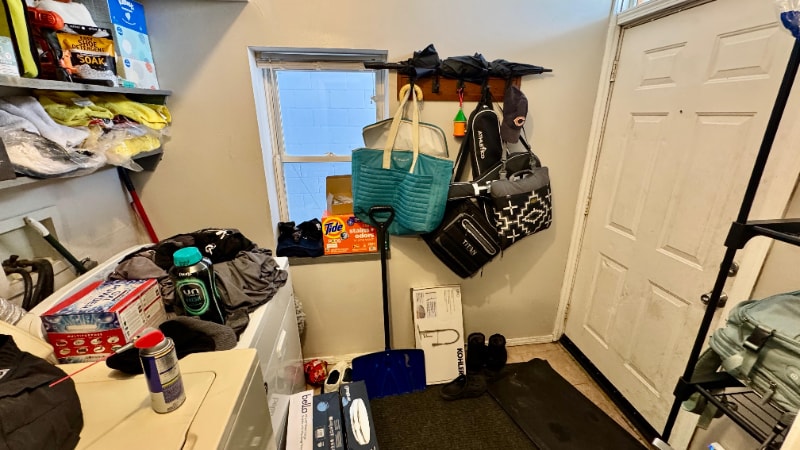 Building Photo - 1360 W Evergreen Ave