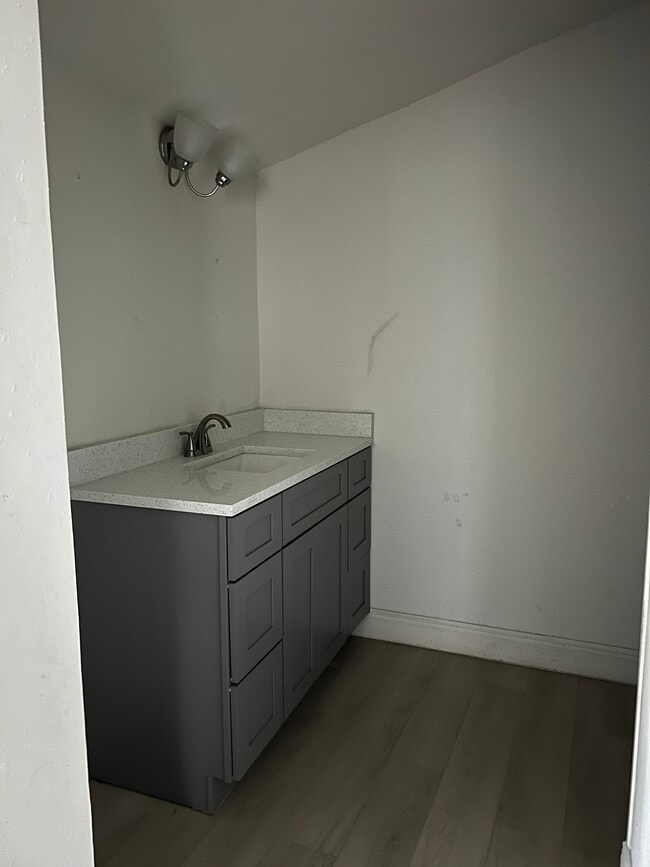 Building Photo - 224 W Cypress St