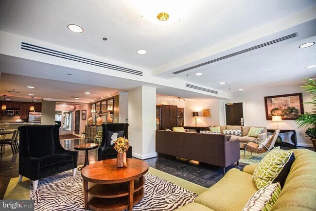 Building Photo - 485 Harbor Side St