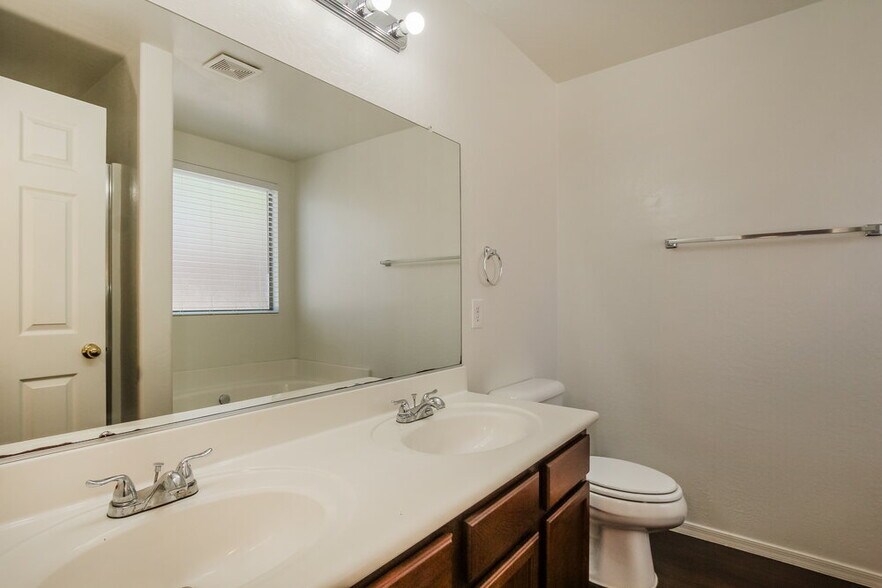 Building Photo - 21818 W Sonora St