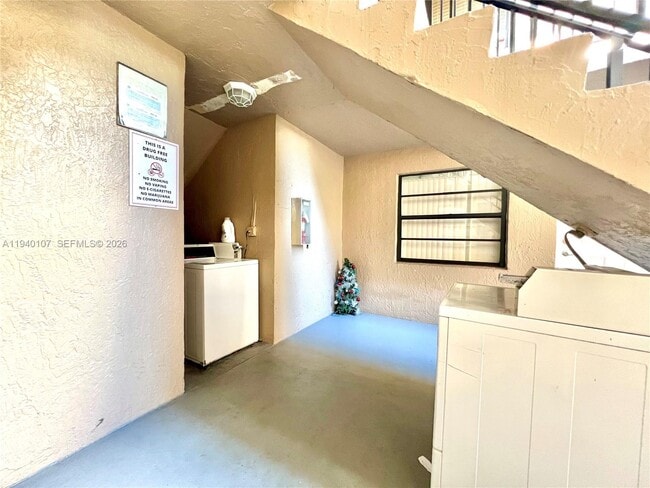 Building Photo - 5930 W 25th Ct