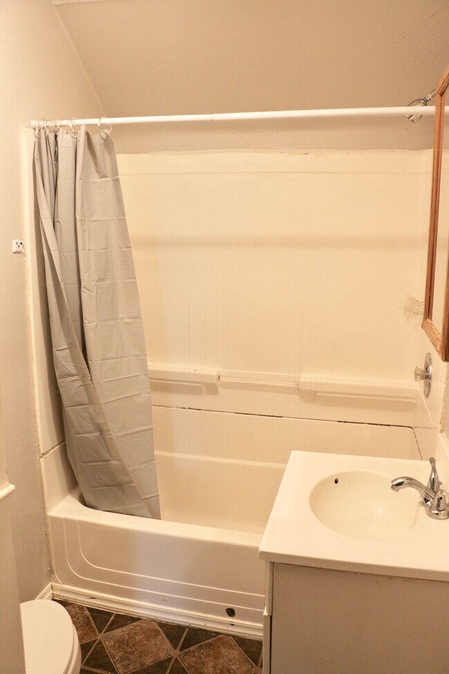 Bathroom - 232 Lincoln St