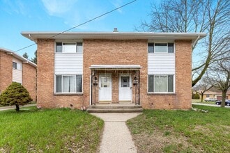 Building Photo - 841 Houseman Ave NE