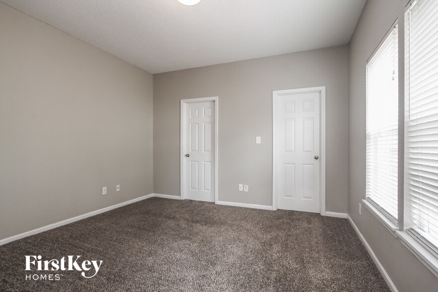 Building Photo - 8119 Corktree Dr