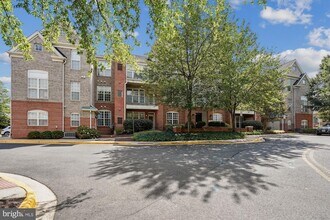 Building Photo - 12170 Abington Hall Pl