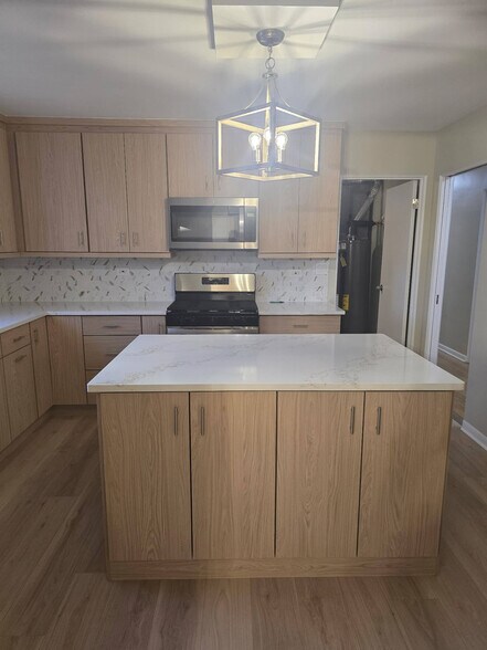 Building Photo - 4116 W 109th St