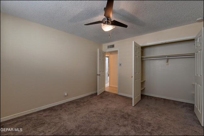 Building Photo - 424 Stonebluff Rd