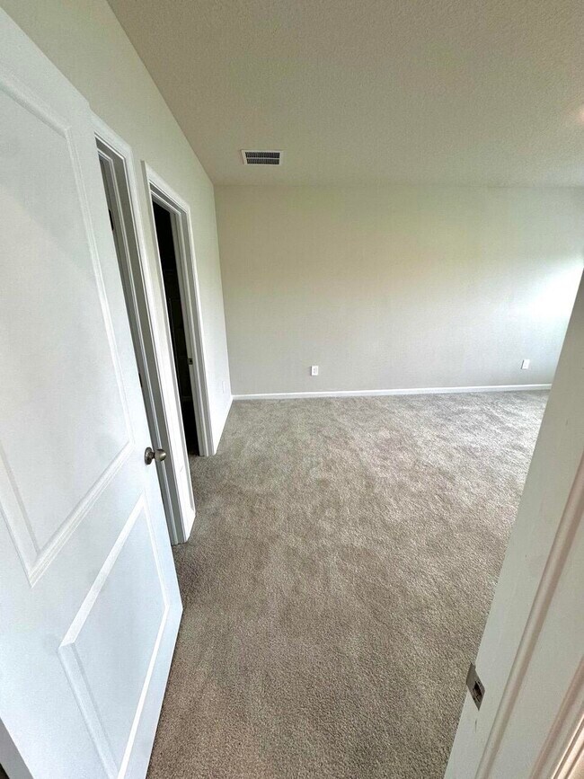 Building Photo - 461 Cherimoya St