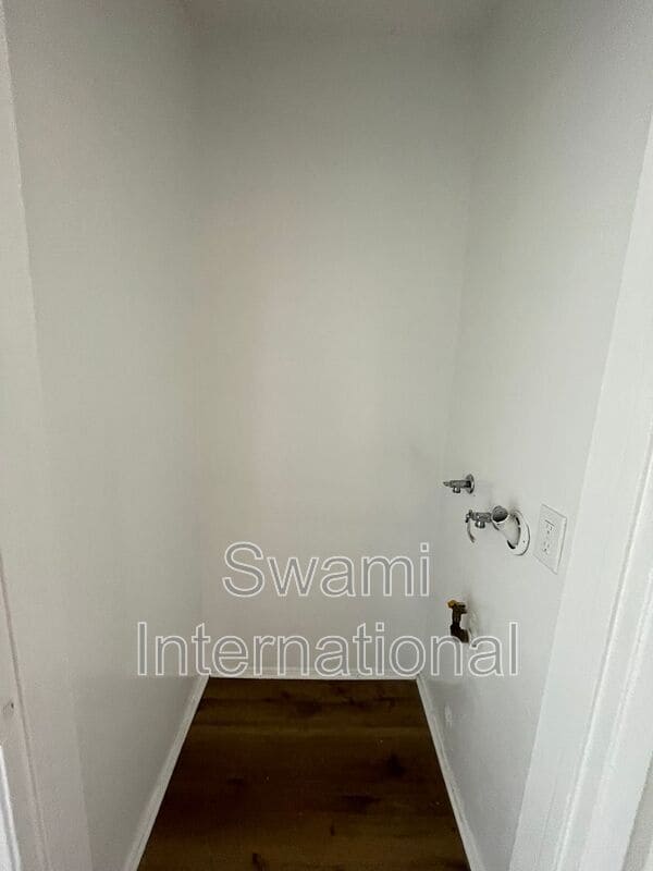 Building Photo - 860 W 50th Pl