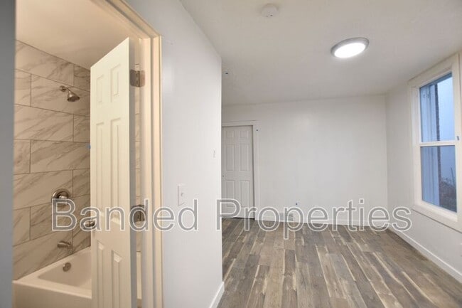 Building Photo - 627 23rd St