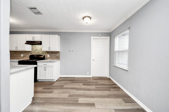 Building Photo - 6817 Anderson St