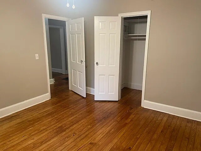Building Photo - Room in House on Winburn Terrace