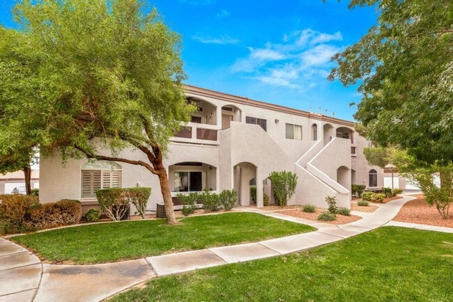 Building Photo - Mission Ridge Condos-Gorgeous 2nd Floor Un...