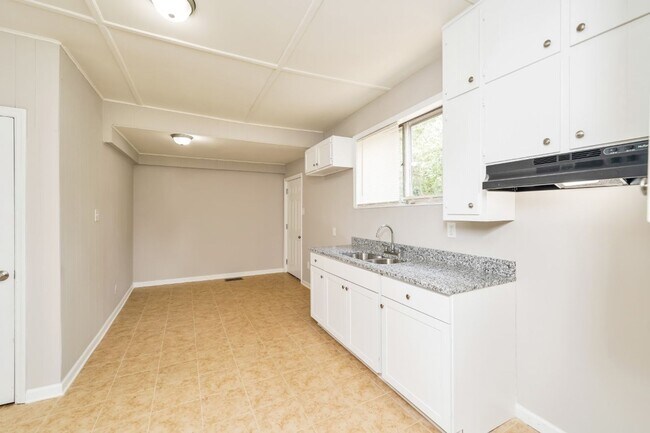 Building Photo - Beautifully Renovated Docena Home – Pet Friendly & Move-In Ready!