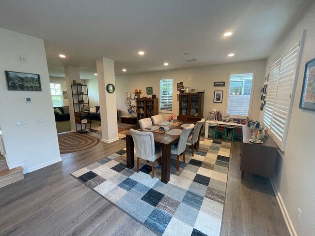 Building Photo - Hard to Find -UCI Campus! 4 bed/3 Full Bat...