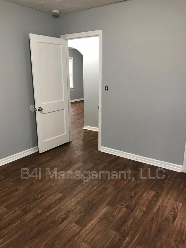 Building Photo - 4692 Beecher St
