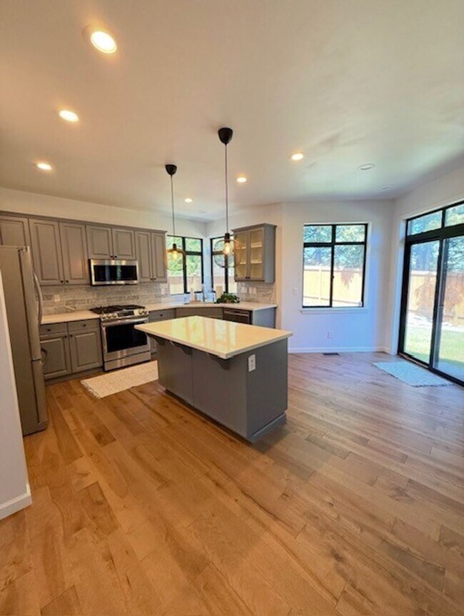 Building Photo - 4bd/2.5ba Snohomish Home