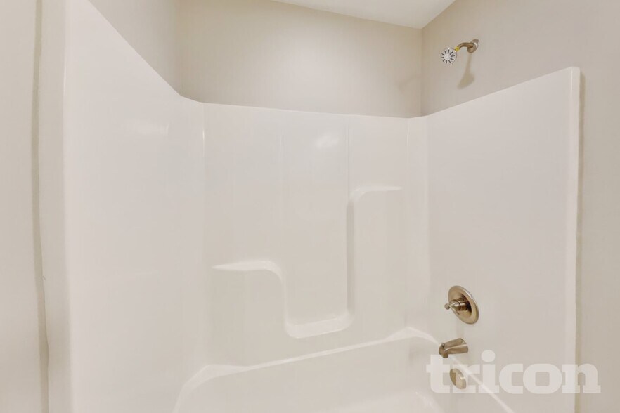 Building Photo - 512 Hickory Leaf Ct