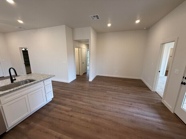 Building Photo - 1305 N Chicago Ave