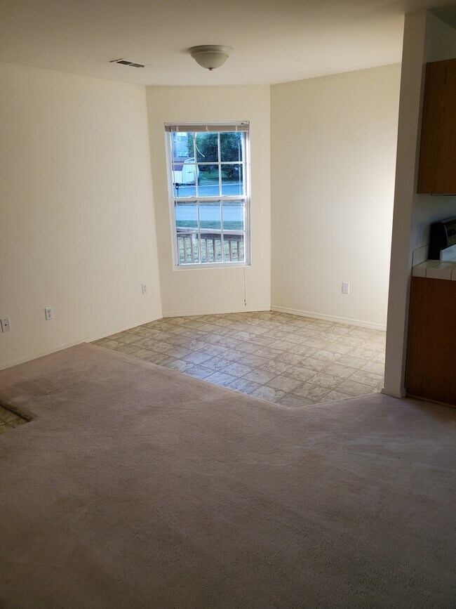 Building Photo - 512 Watson St