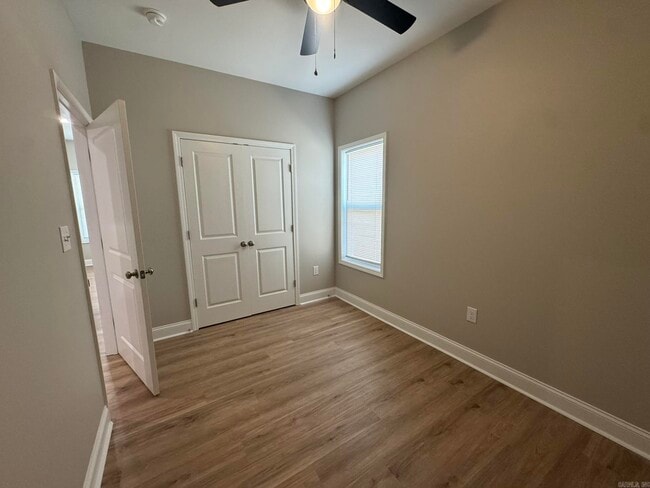Building Photo - 221 N Elm St