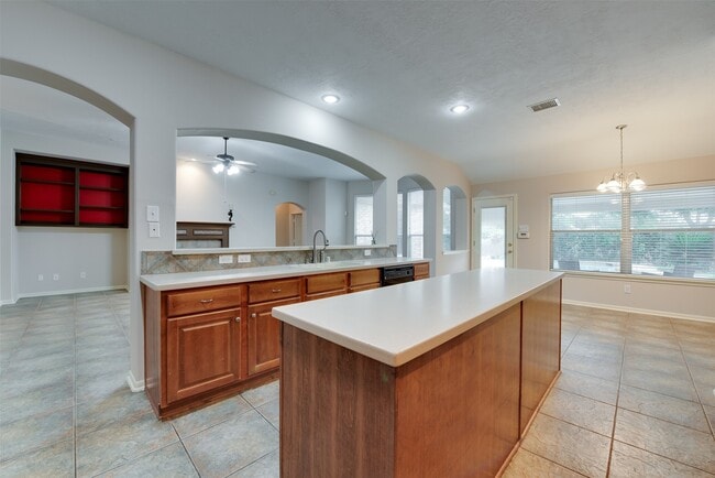 Building Photo - 1903 Blue Water Bay Dr