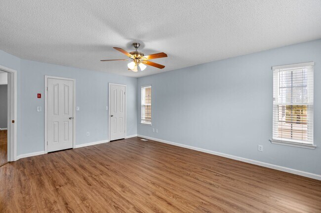 Building Photo - Stunning 2-bed condo in Virginia Beach