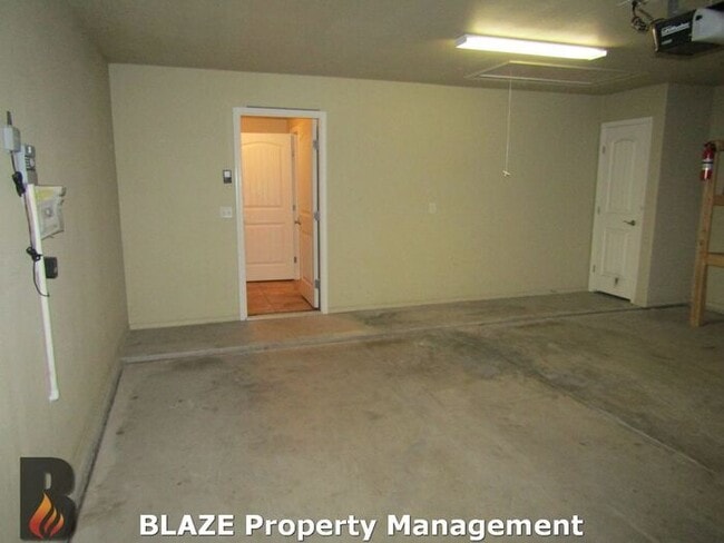 Building Photo - Charming Corner Lot Home in Desirable City...