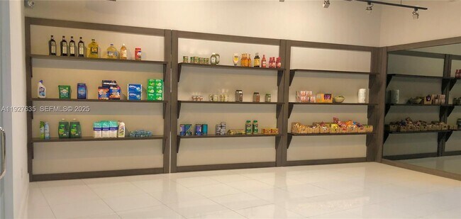 Building Photo - 601 NE 36th St