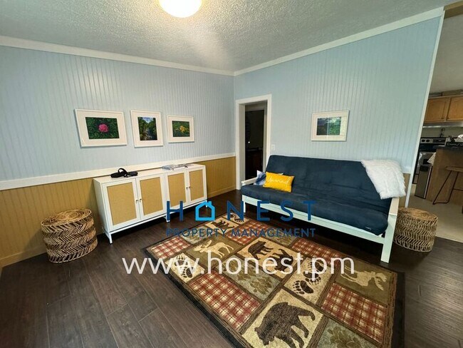 Building Photo - 107 Wood Land Dr