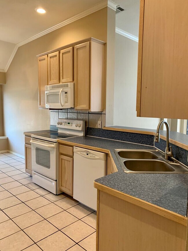 Building Photo - Cavender