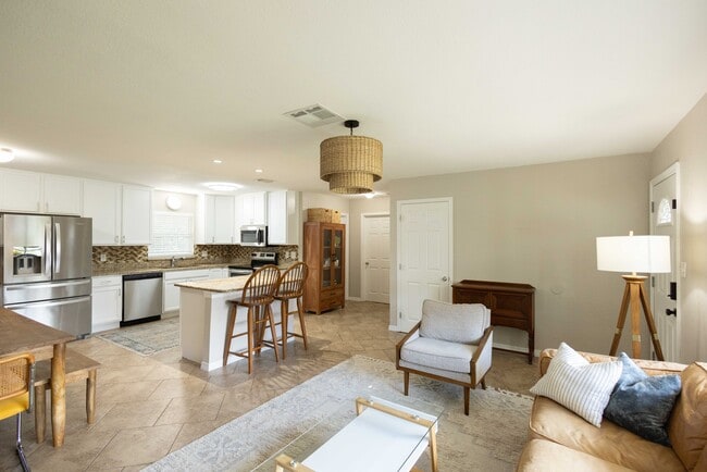 Building Photo - 650 S Park Ave