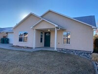 Building Photo - Beautiful Home!!