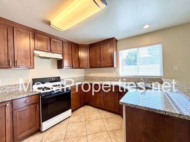 Building Photo - 15091 Brown Ln