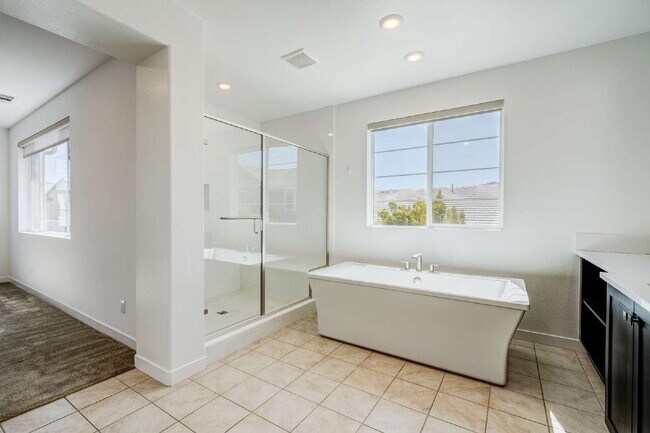 Building Photo - Luxury Living at The Farm