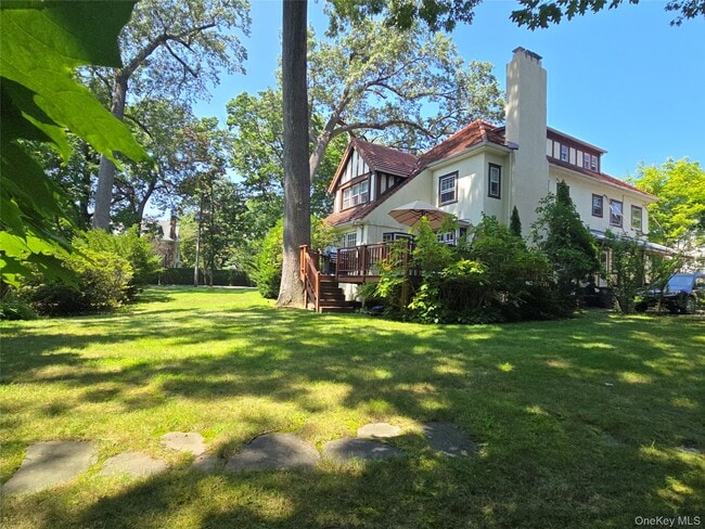 Building Photo - 134 Pelhamdale Ave
