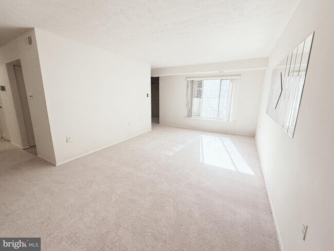 Building Photo - 7716 Hanover Pkwy