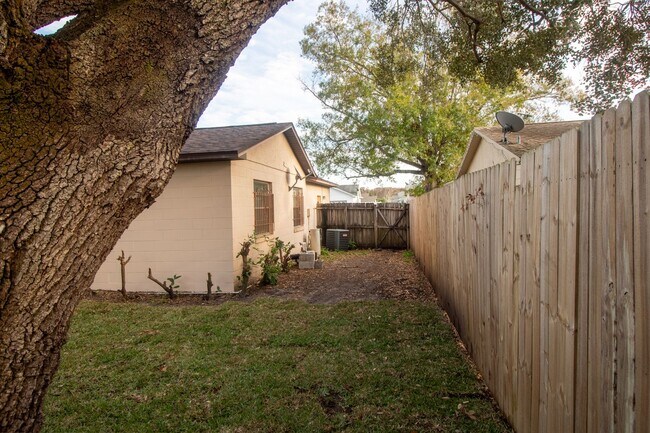 Building Photo - Move-In Ready 3-Bedroom, 2-Bathroom Rental...
