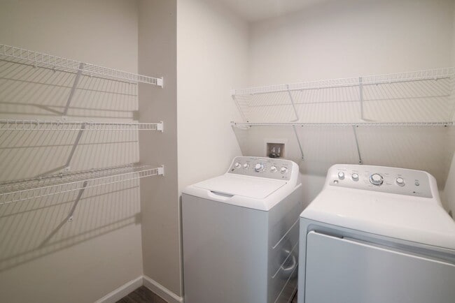Building Photo - Upscale Home On Queens Mill Ct AVAILABLE NOW!